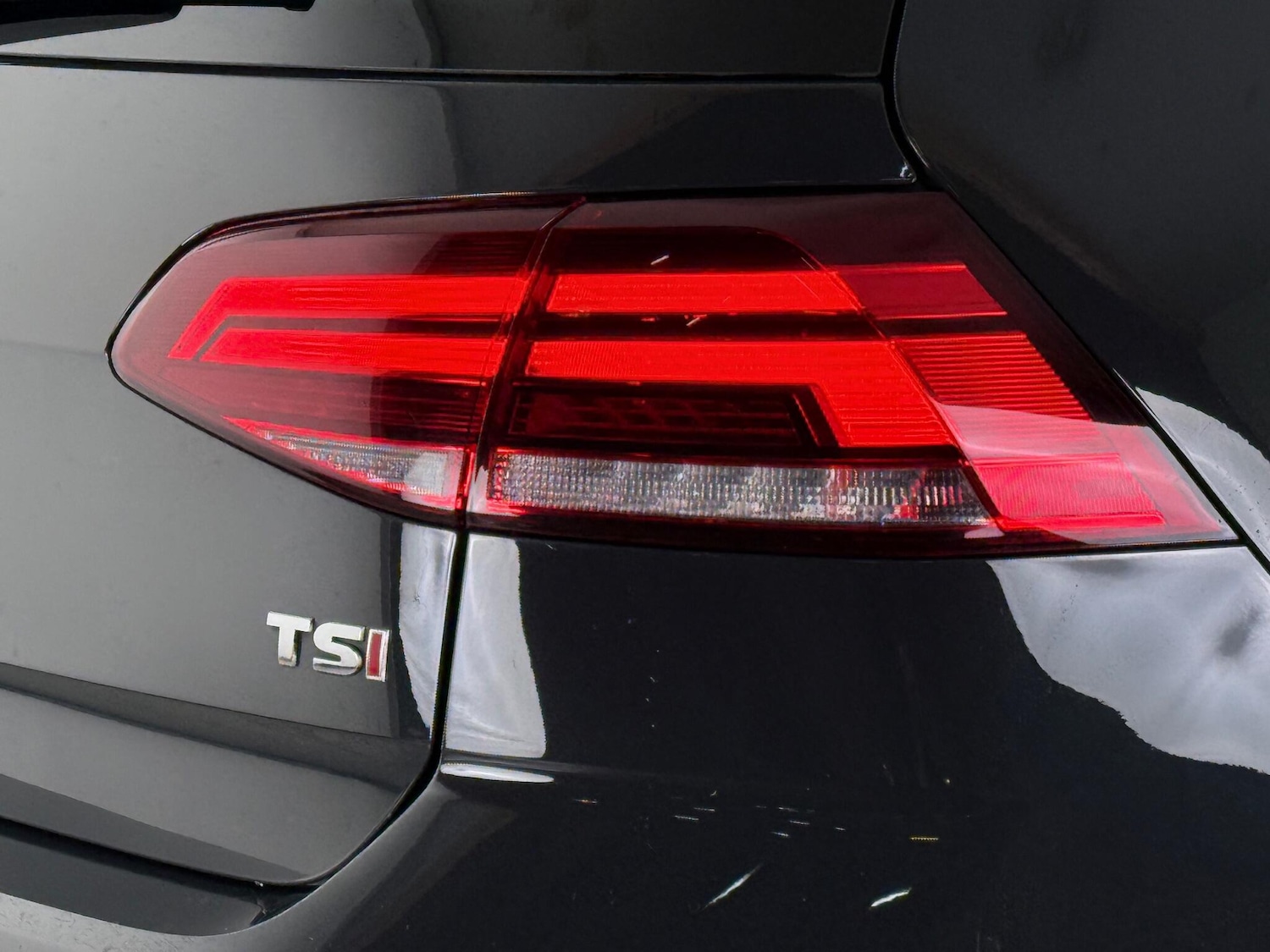 Used Volkswagen Golf 2017 for sale - 76752801: Photo 10