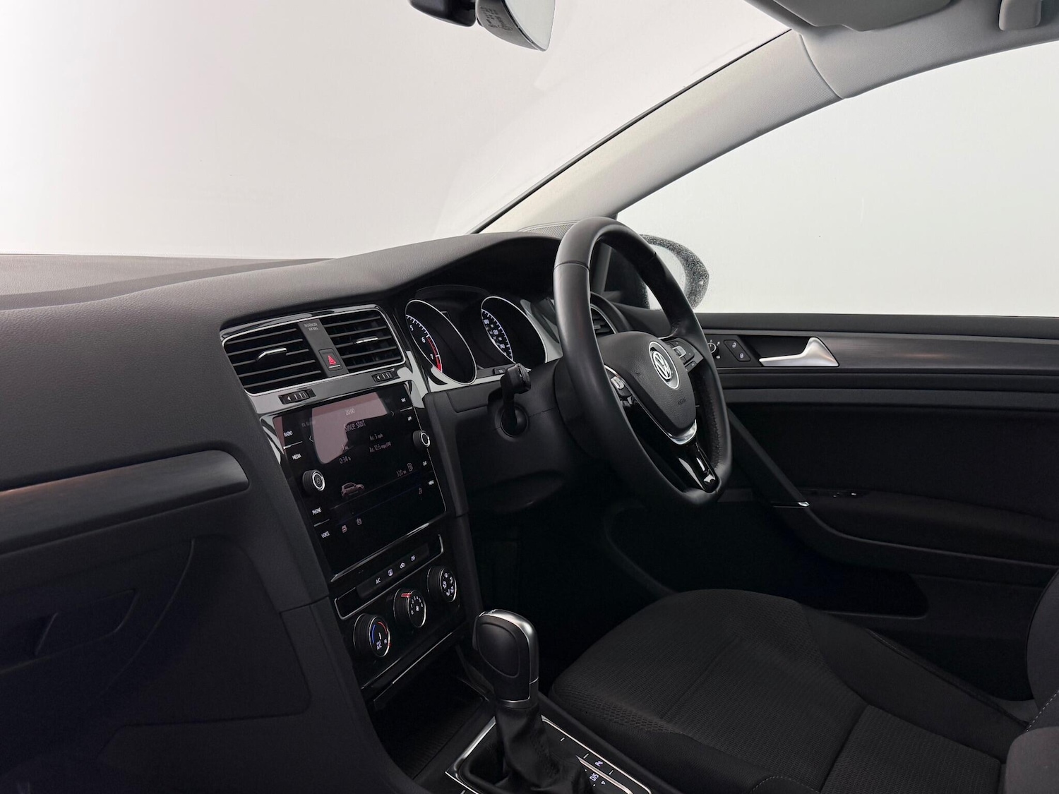 Used Volkswagen Golf 2017 for sale - 76752801: Photo 17