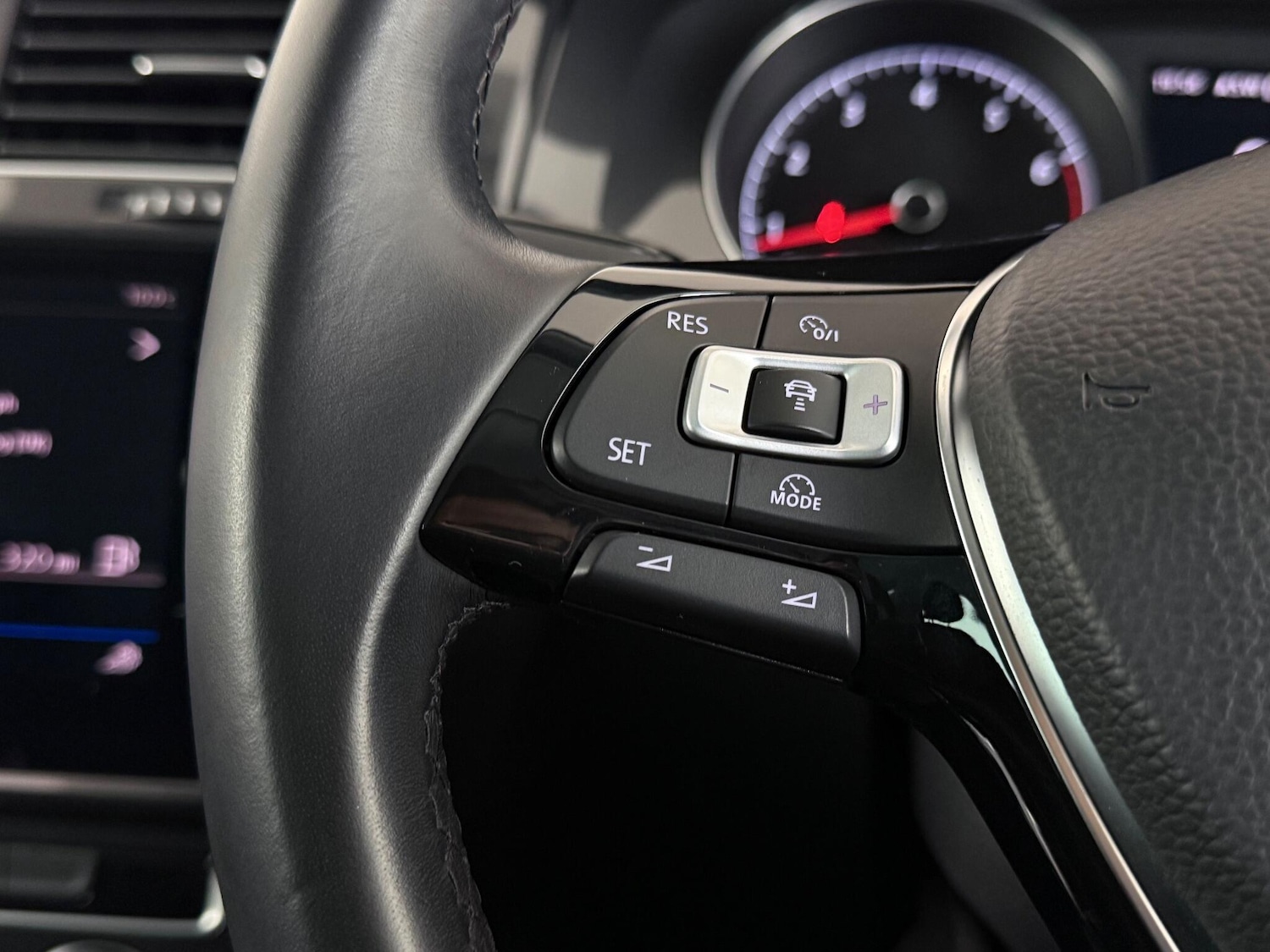 Used Volkswagen Golf 2017 for sale - 76752801: Photo 24