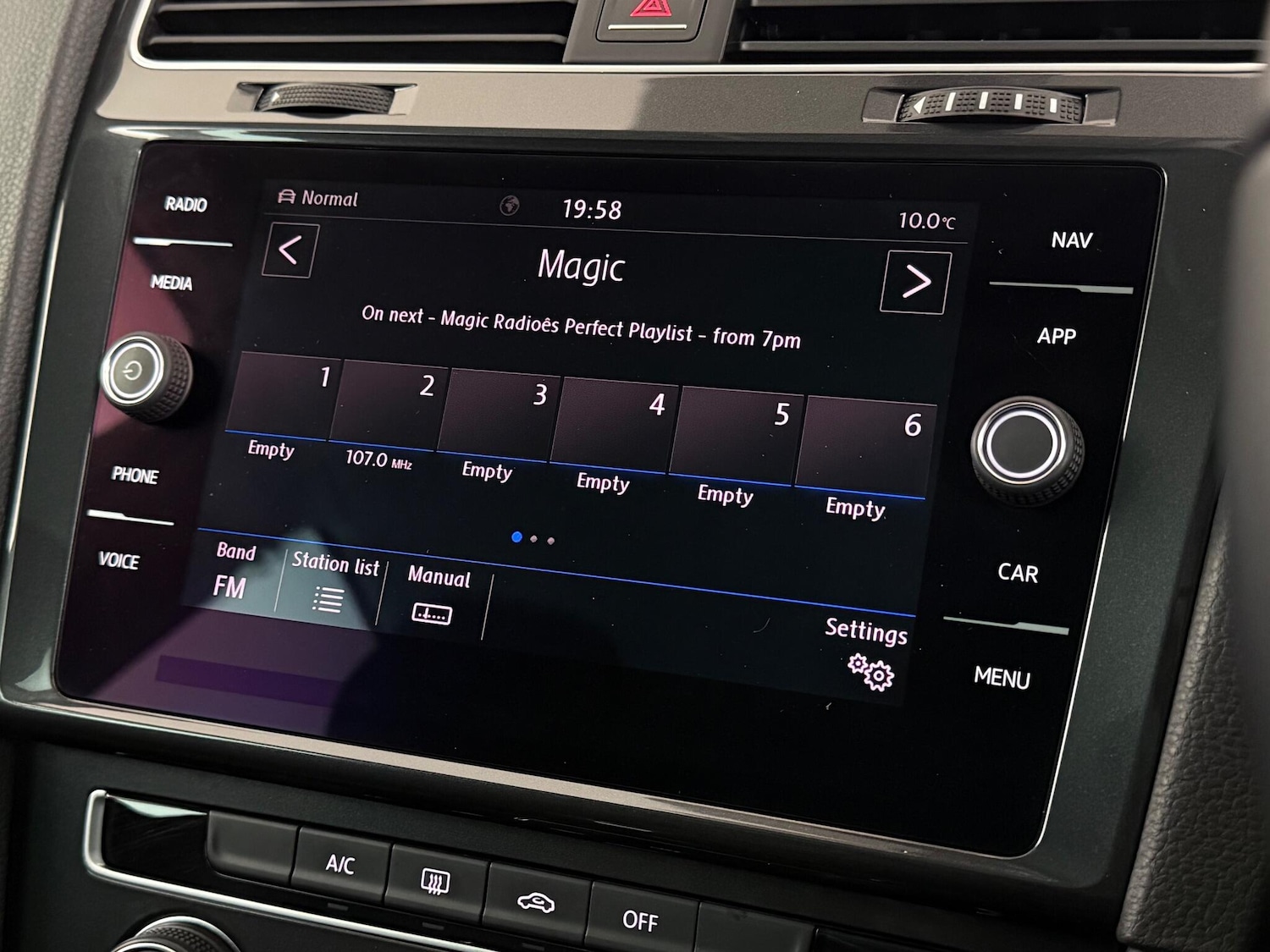 Used Volkswagen Golf 2017 for sale - 76752801: Photo 34