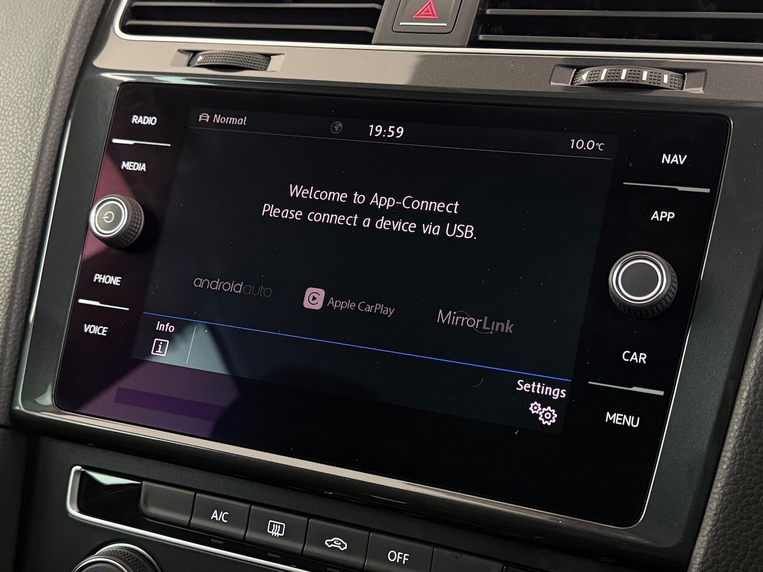 Used Volkswagen Golf 2017 for sale - 76752801: Photo 38