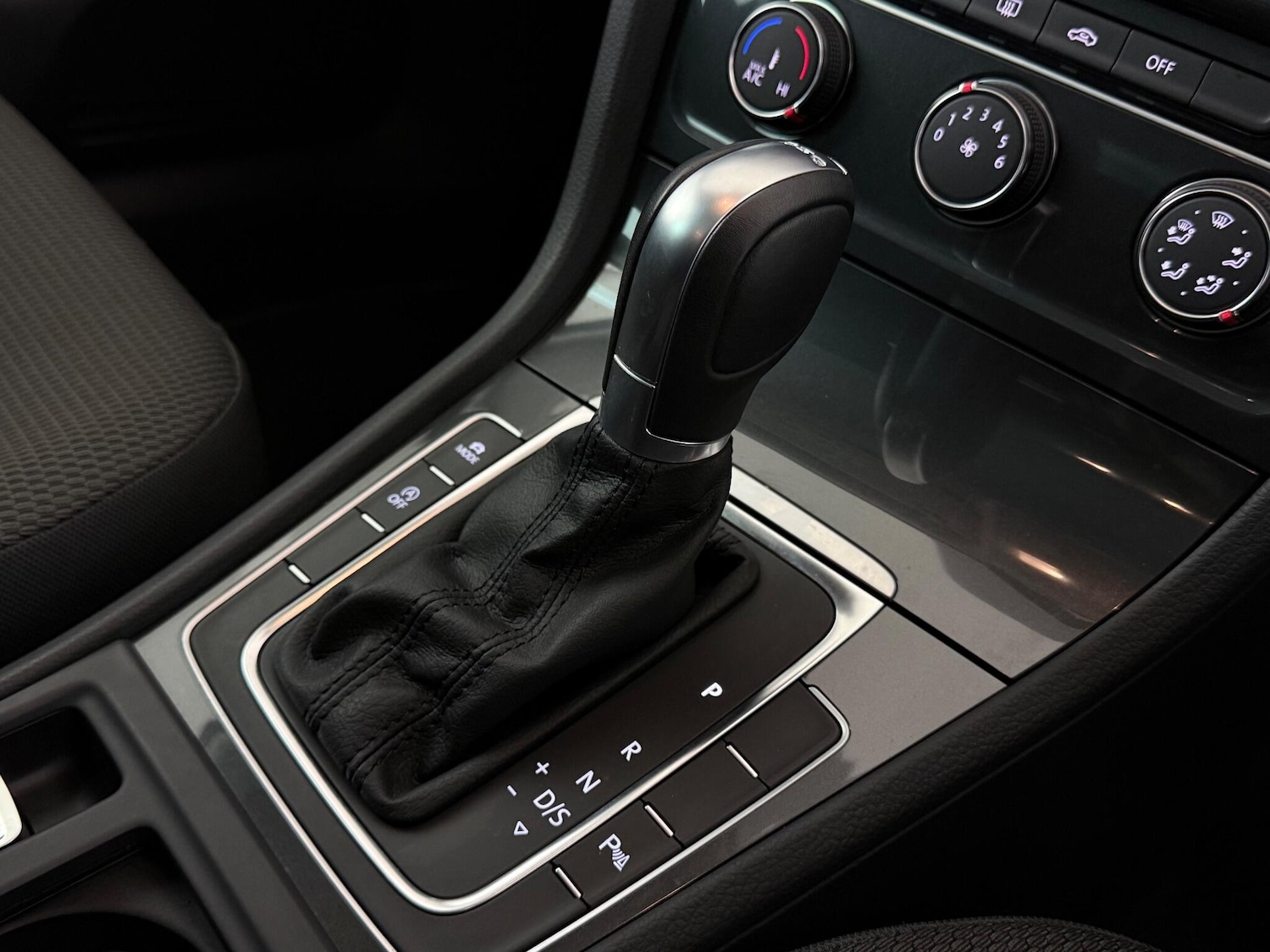 Used Volkswagen Golf 2017 for sale - 76752801: Photo 43