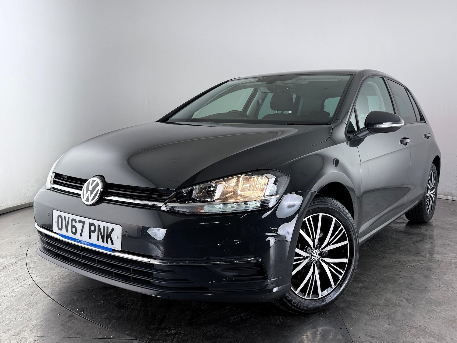 Used Volkswagen Golf 2017 for sale - 76752801: Photo 48