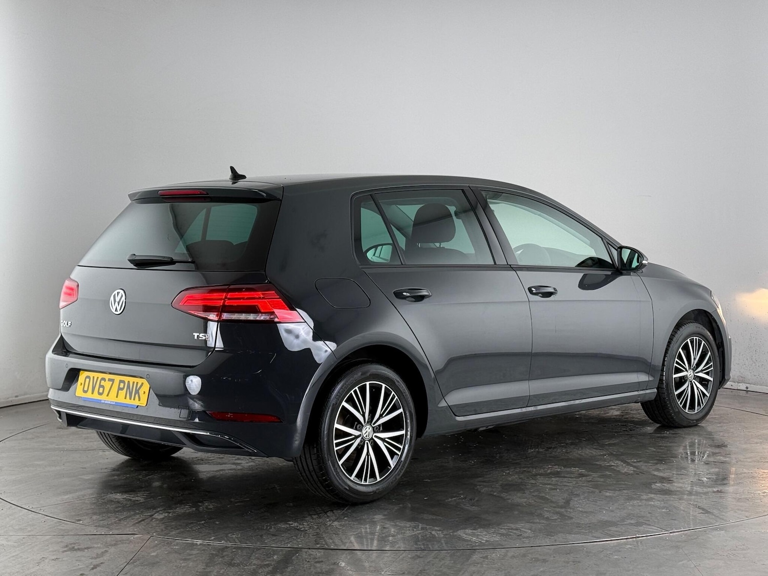 Used Volkswagen Golf 2017 for sale - 76752801: Photo 5