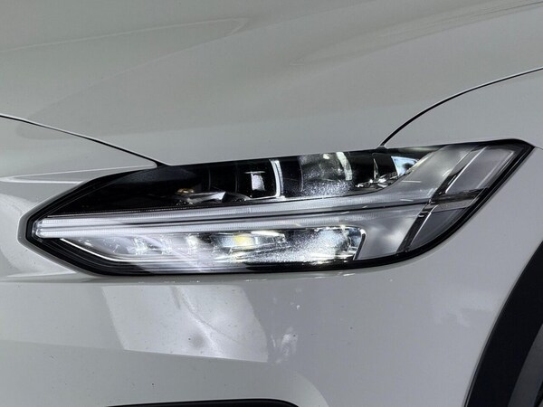 Used Volvo V90 Cross Country 2018 for sale - 75727583: Photo 8