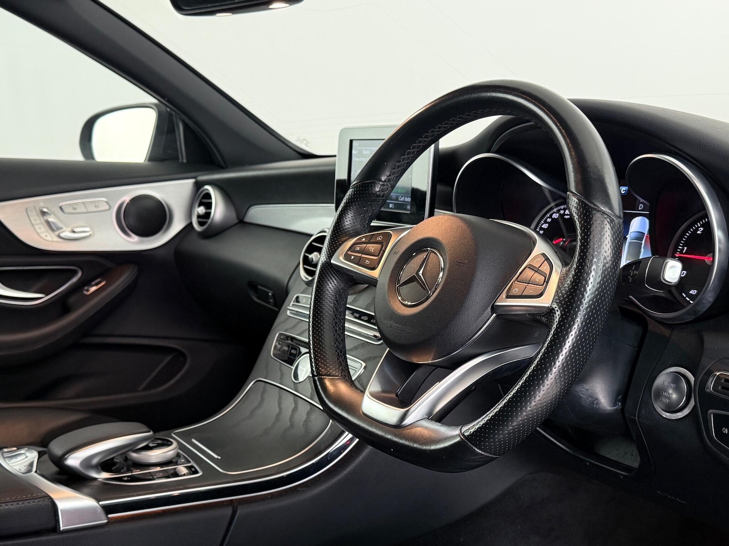 Used Mercedes-Benz C Class 2018 for sale - 76467445: Photo 26