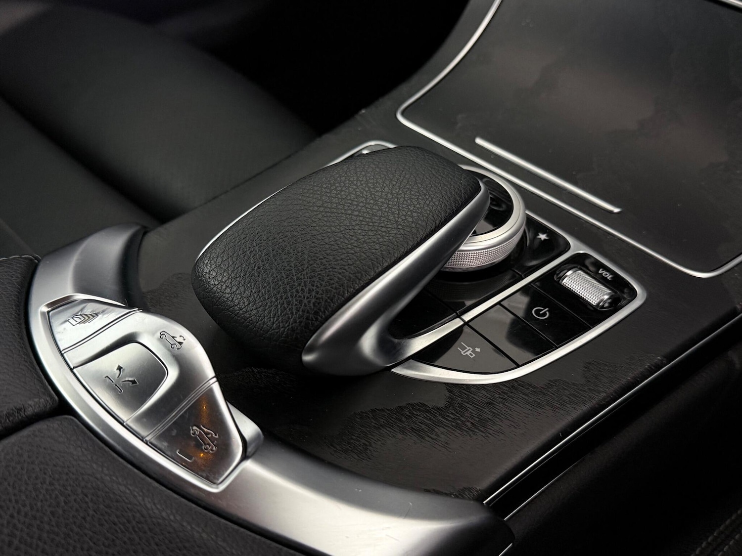 Used Mercedes-Benz C Class 2018 for sale - 76467445: Photo 40