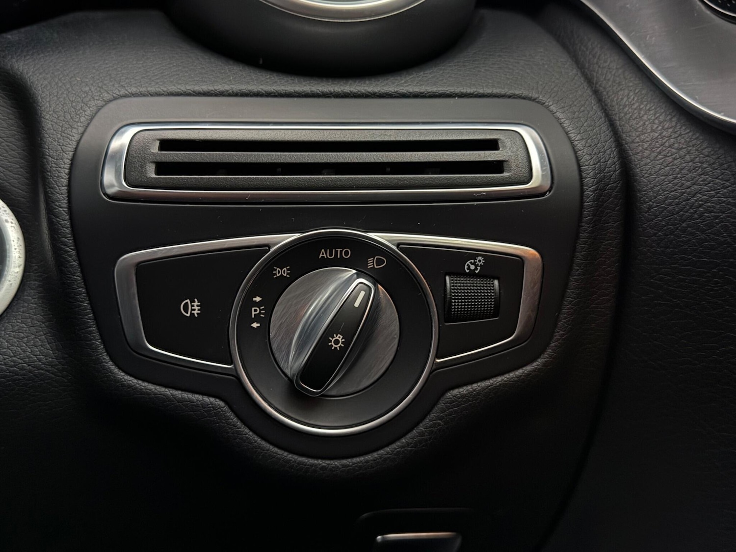 Used Mercedes-Benz C Class 2018 for sale - 76467445: Photo 42