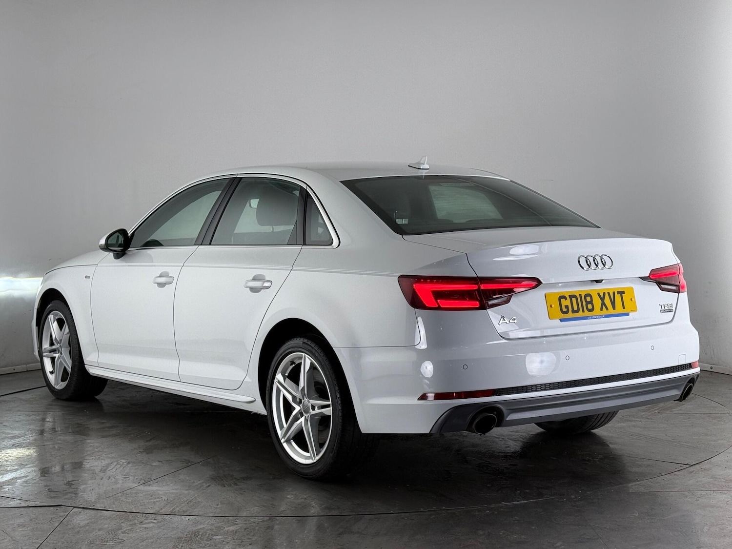 Used Audi A4 2018 for sale - 77183124: Photo 4