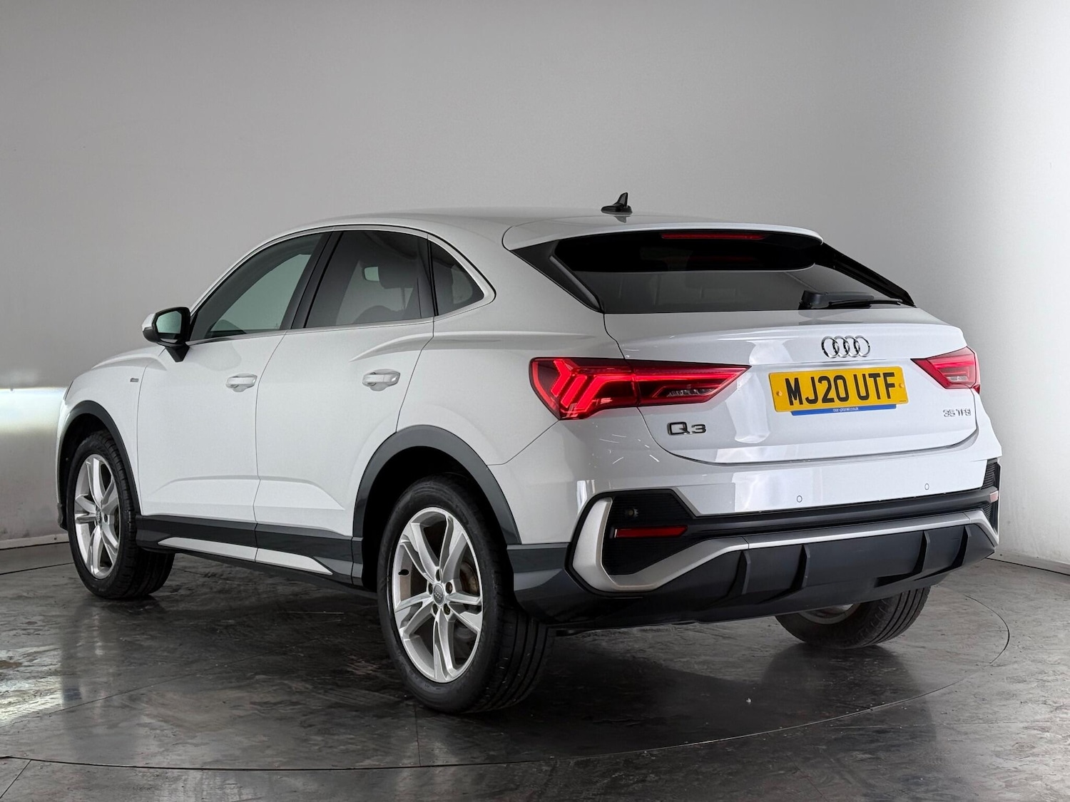 Used Audi Q3 2020 for sale - 77260447: Photo 4