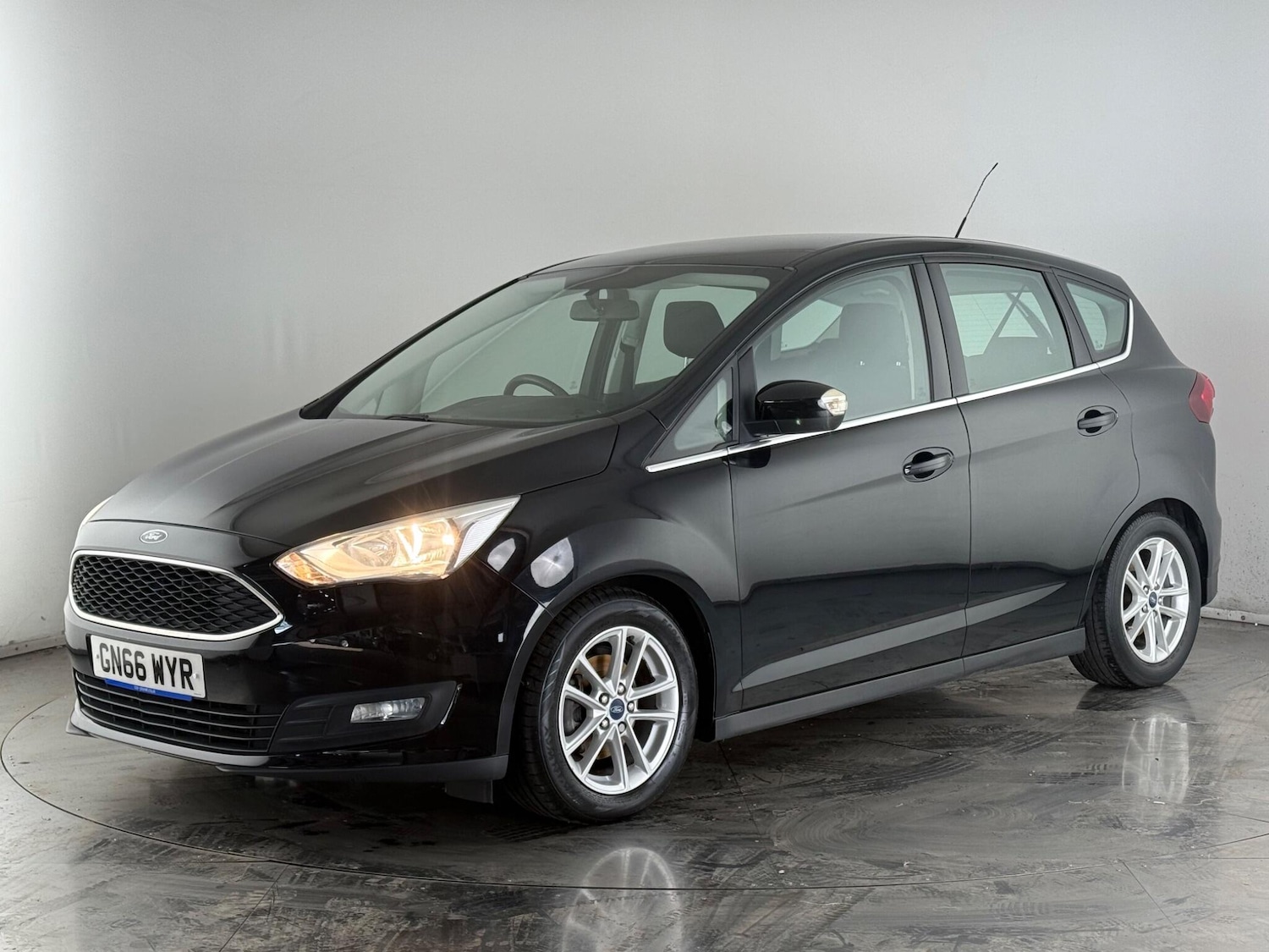 Used Ford C-Max 2016 for sale - 77243926: Photo 2