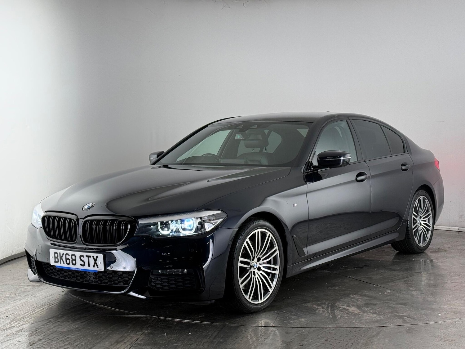 Used BMW 5 Series 2018 for sale - 77182450: Photo 2