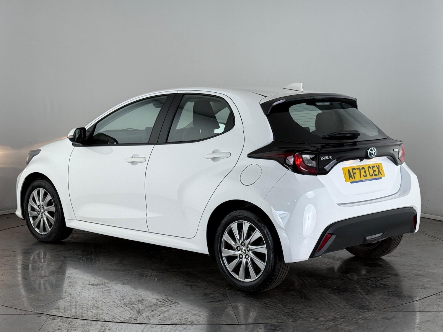 Used Toyota Yaris 2023 for sale - 77242937: Photo 4