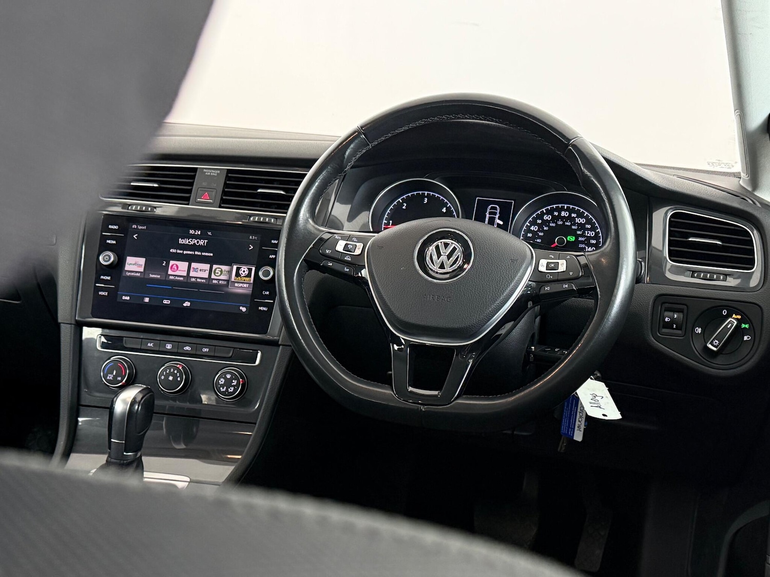 Used Volkswagen Golf 2017 for sale - 76606931: Photo 18