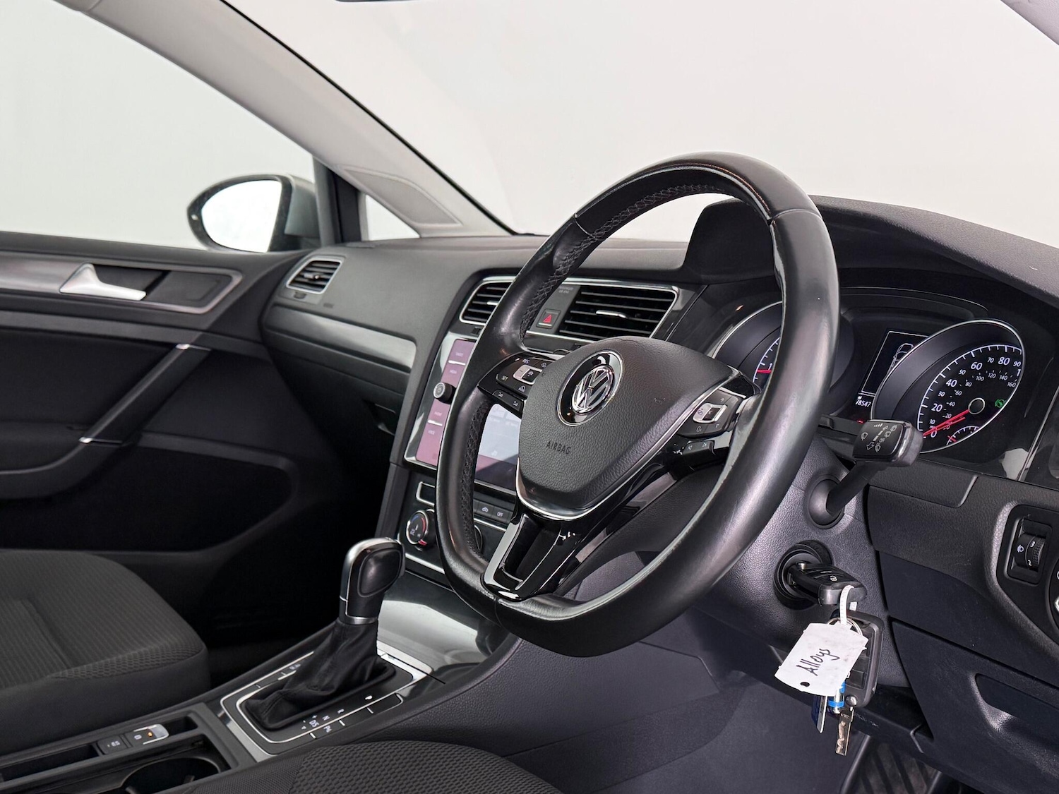 Used Volkswagen Golf 2017 for sale - 76606931: Photo 21