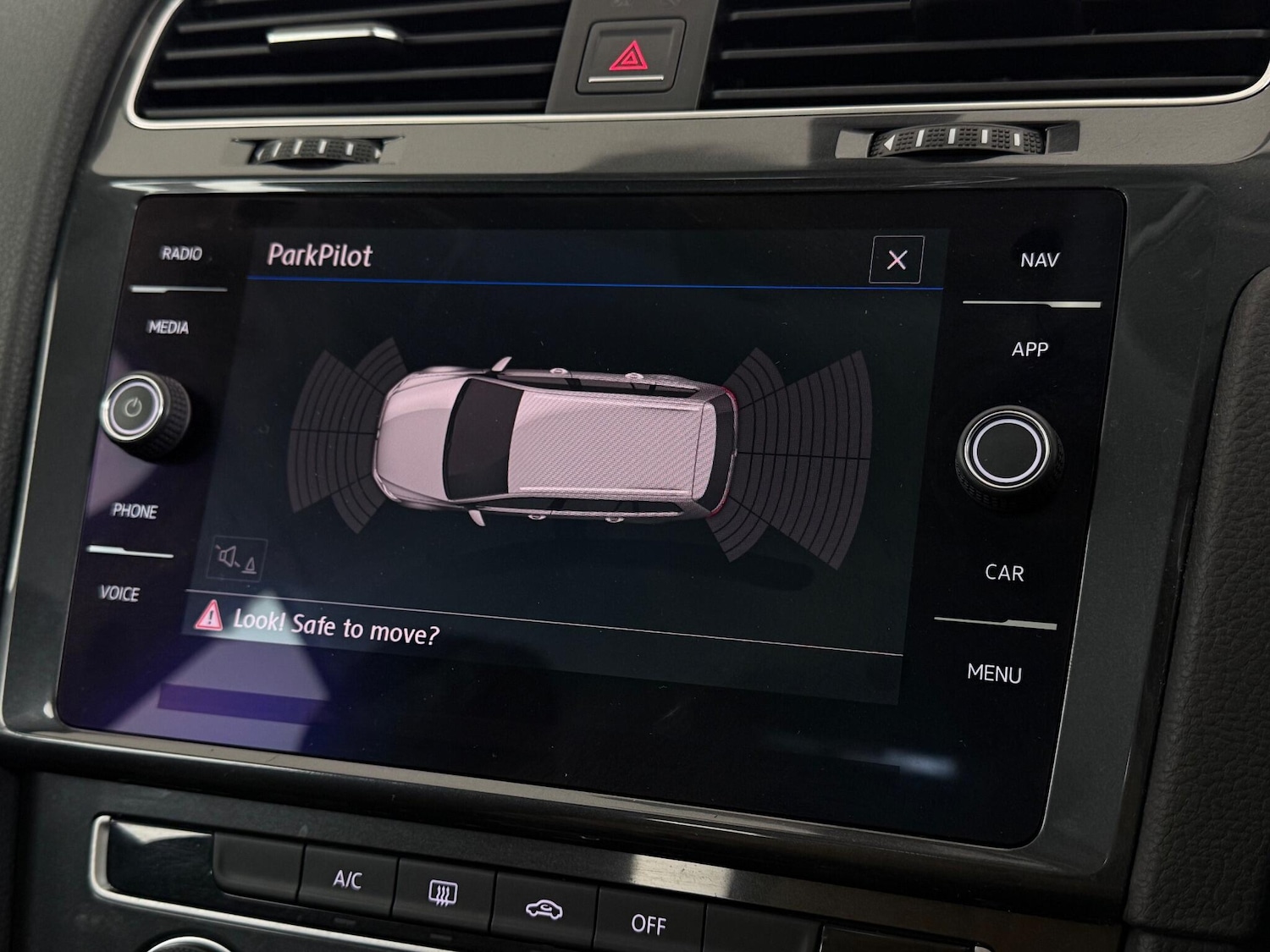 Used Volkswagen Golf 2017 for sale - 76606931: Photo 31