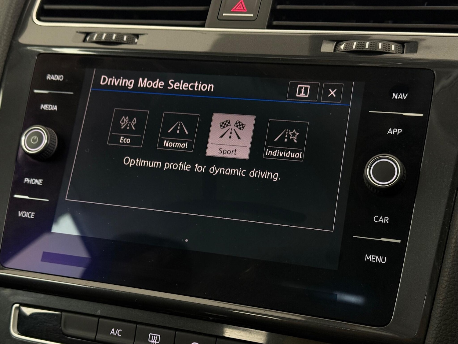 Used Volkswagen Golf 2017 for sale - 76606931: Photo 32