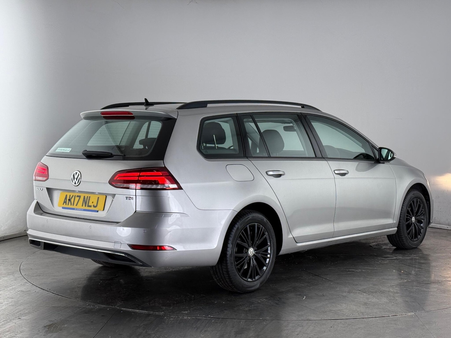 Used Volkswagen Golf 2017 for sale - 76606931: Photo 4