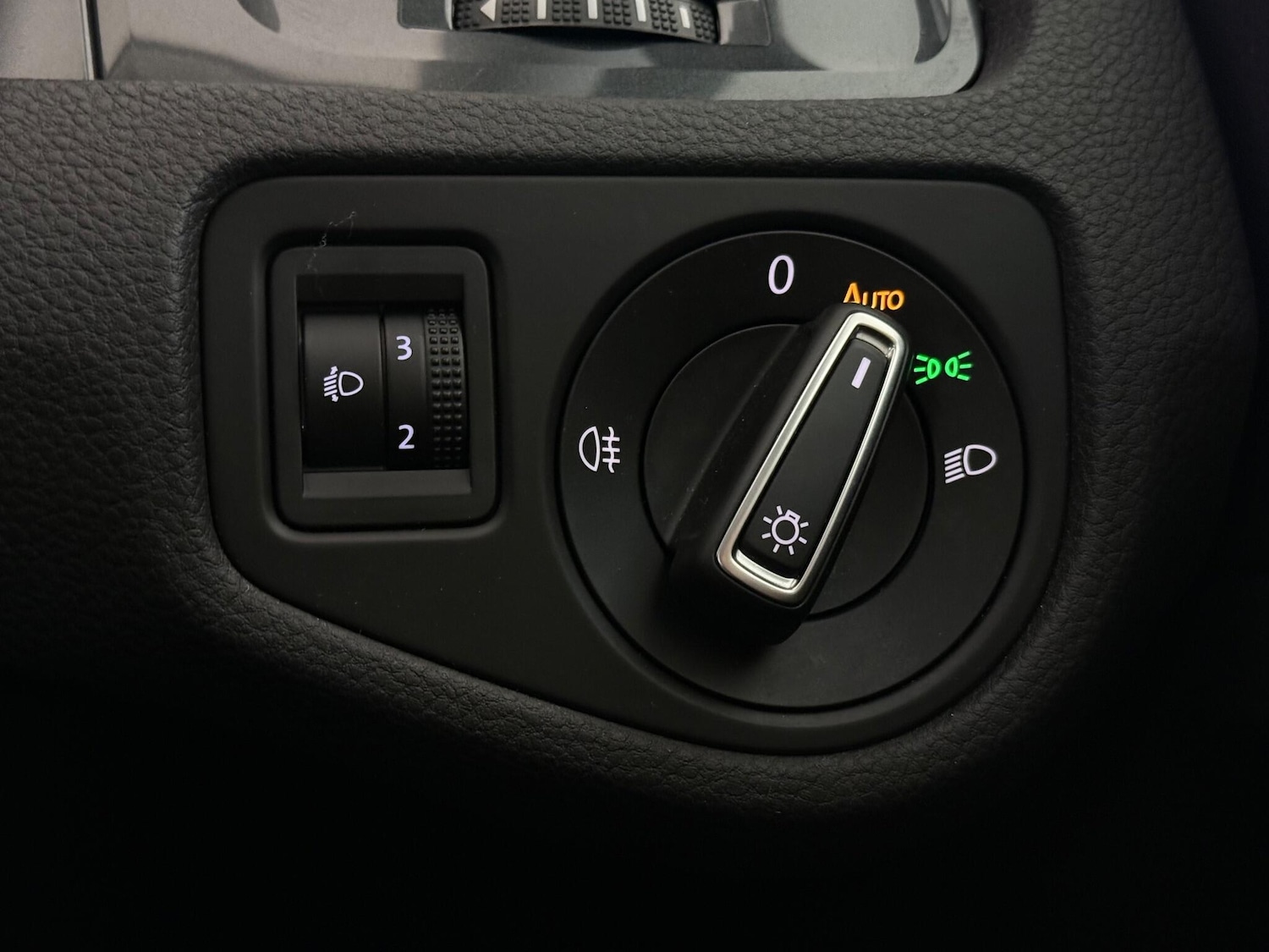 Used Volkswagen Golf 2017 for sale - 76606931: Photo 43