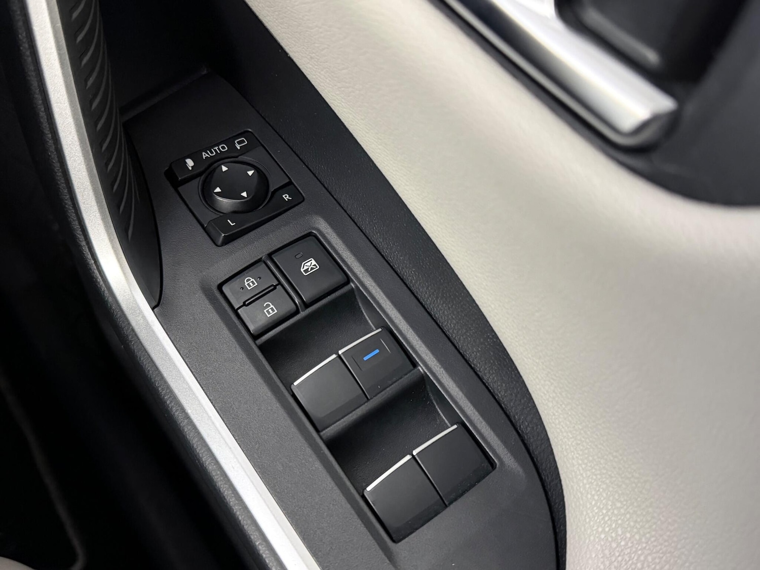 Used Toyota RAV4 2020 for sale - 76538747: Photo 31