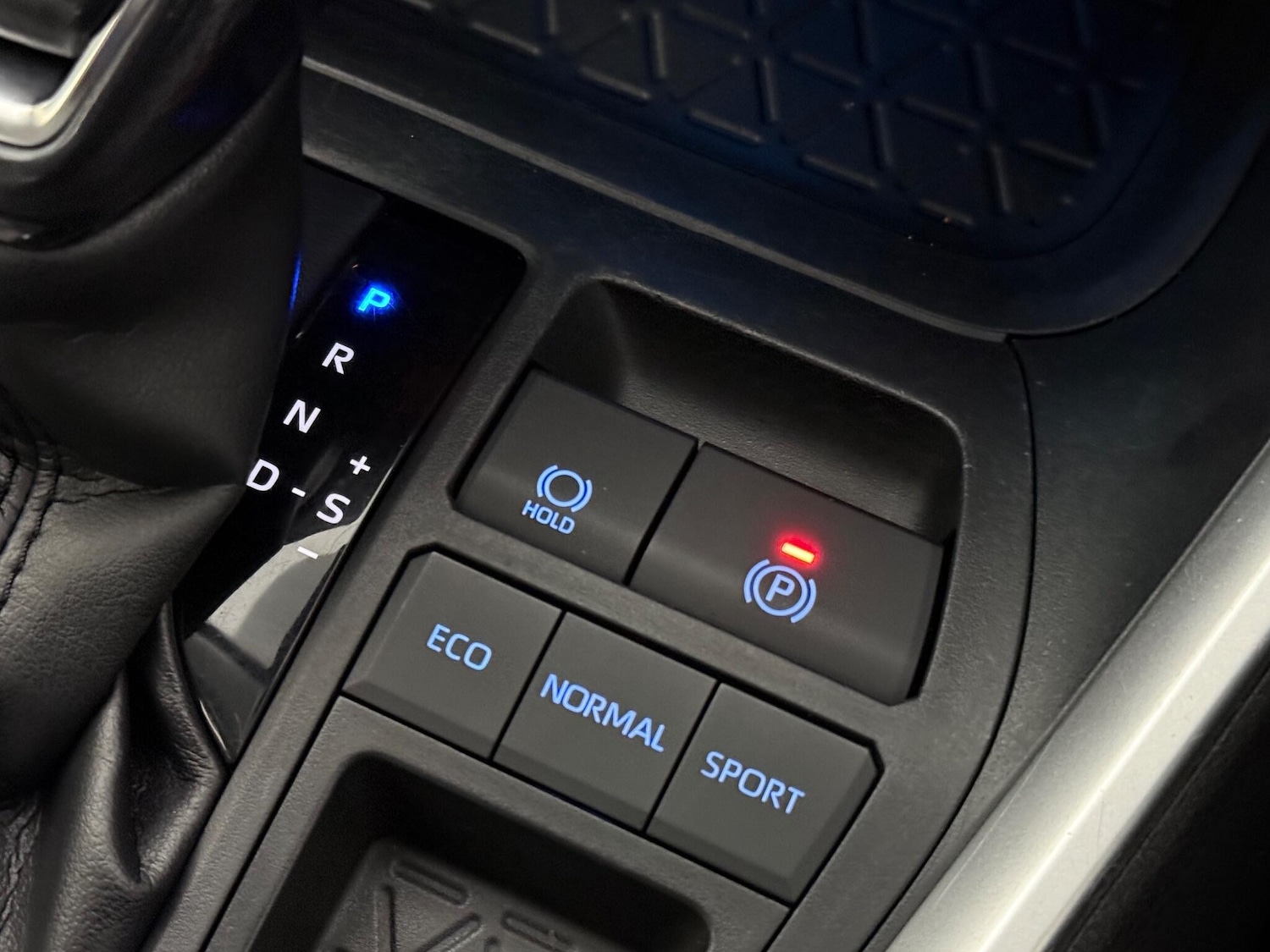 Used Toyota RAV4 2020 for sale - 76538747: Photo 44