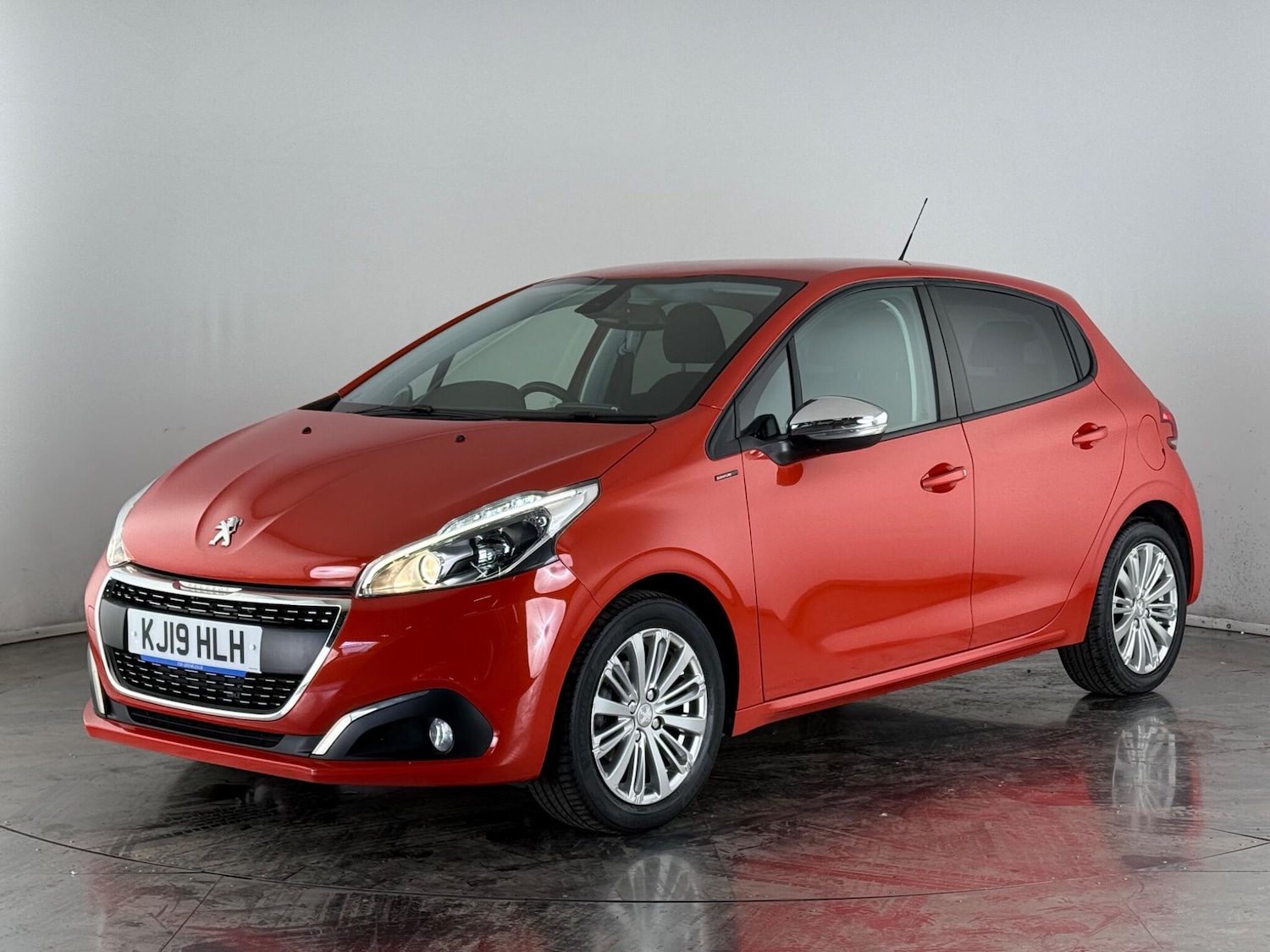 Used Peugeot 208 2019 for sale - 77243227: Photo 2