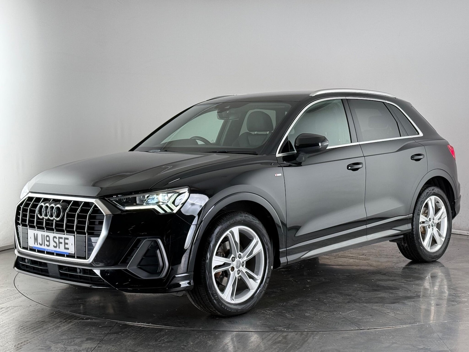 Used Audi Q3 2019 for sale - 76688696: Photo 3