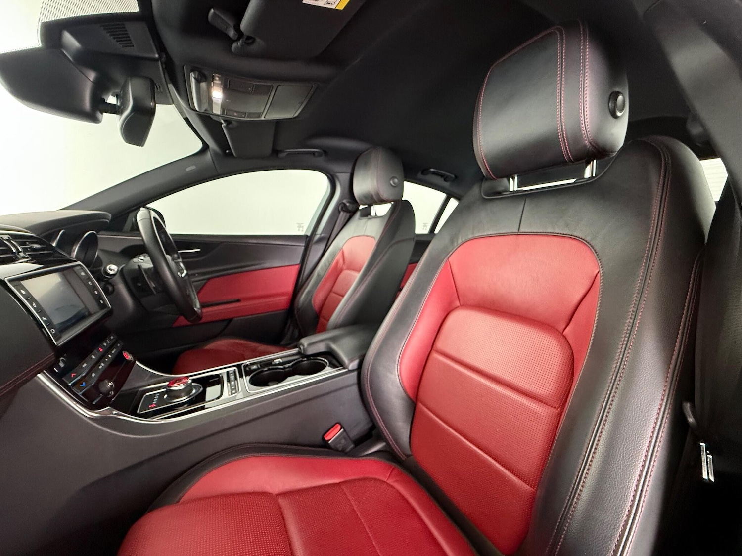 Used Jaguar XE 2016 for sale - 77182960: Photo 12