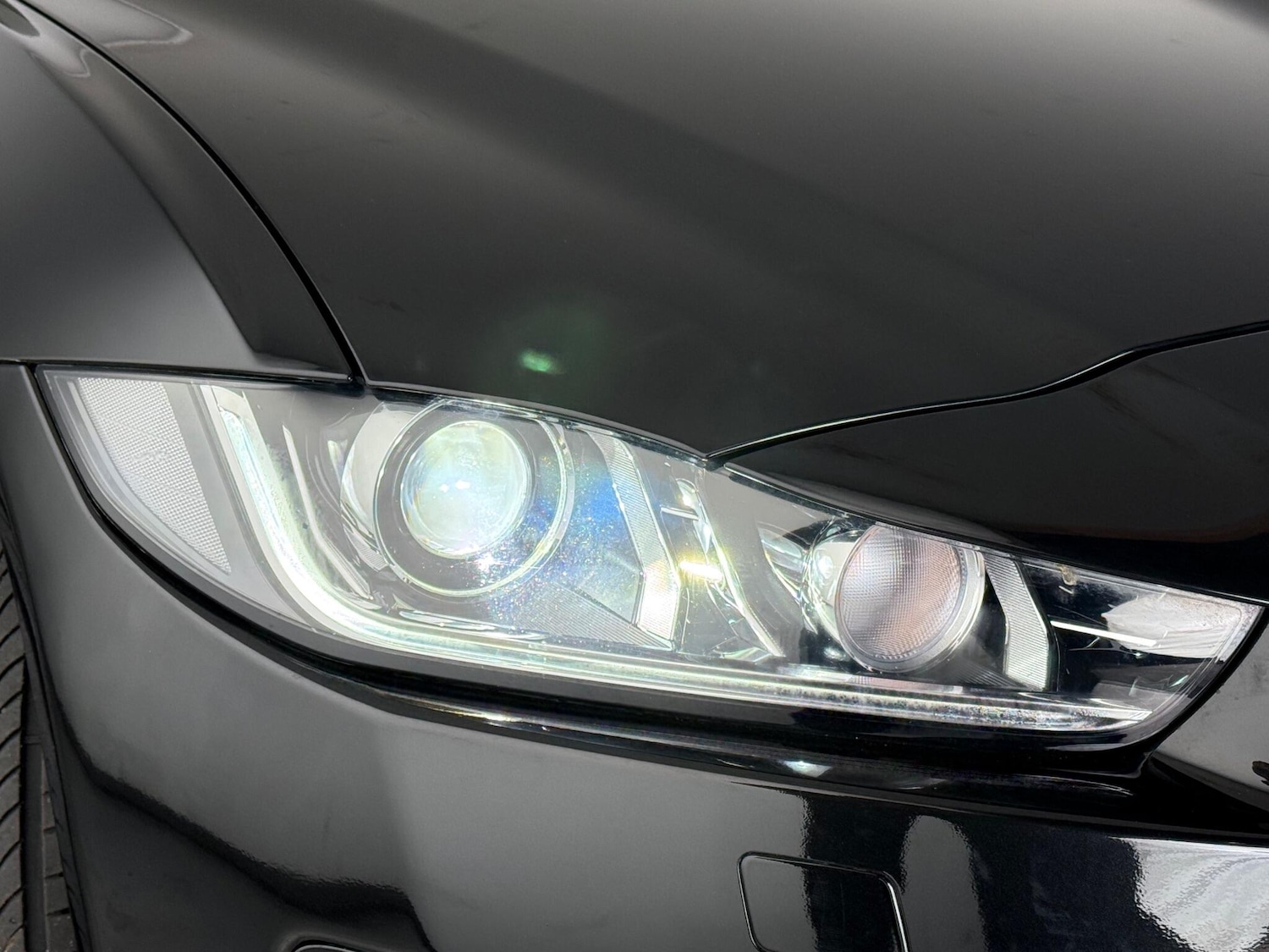 Used Jaguar XE 2016 for sale - 77182960: Photo 7