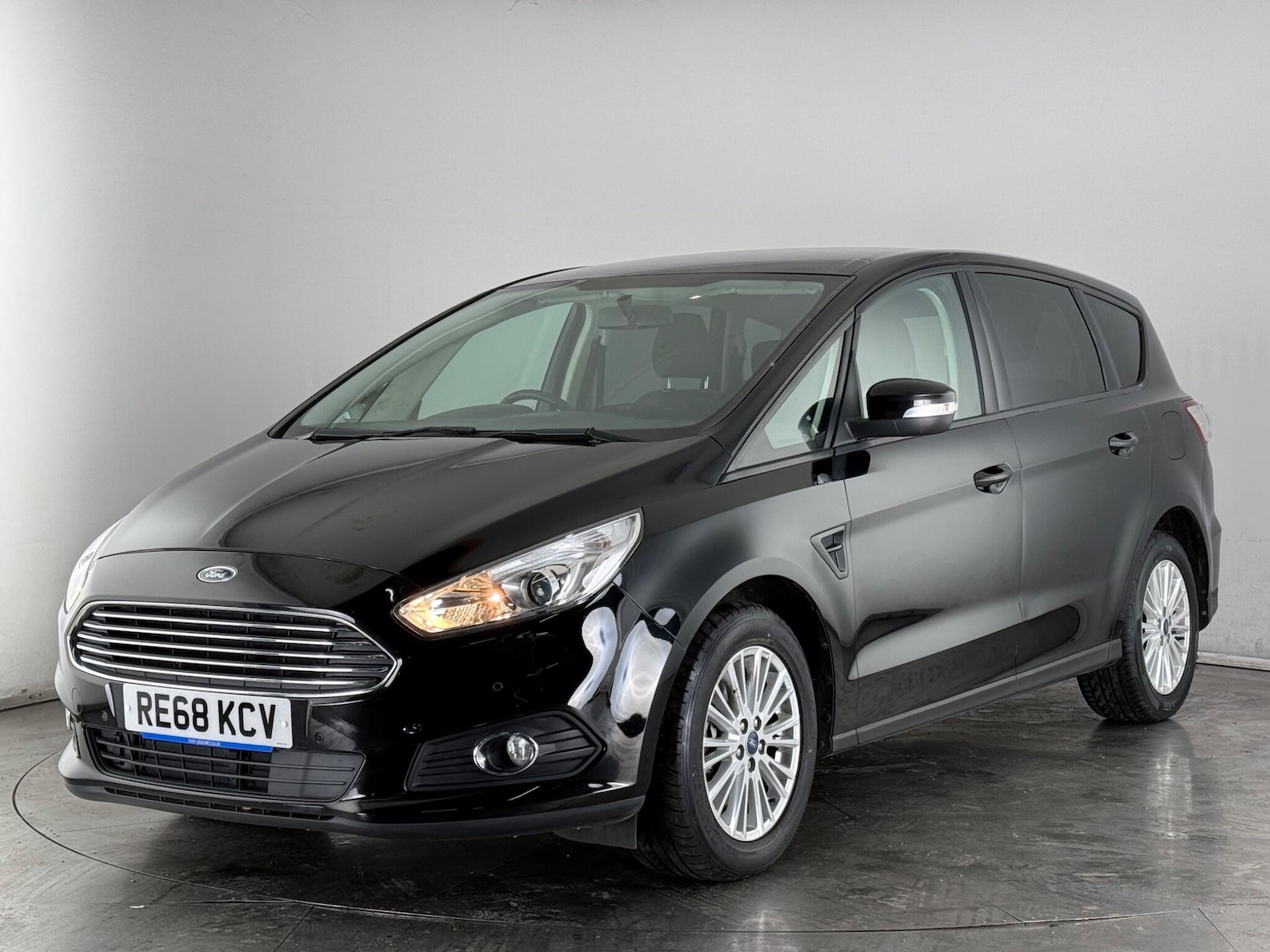 Used Ford S-Max 2018 for sale - 77730839: Photo 2