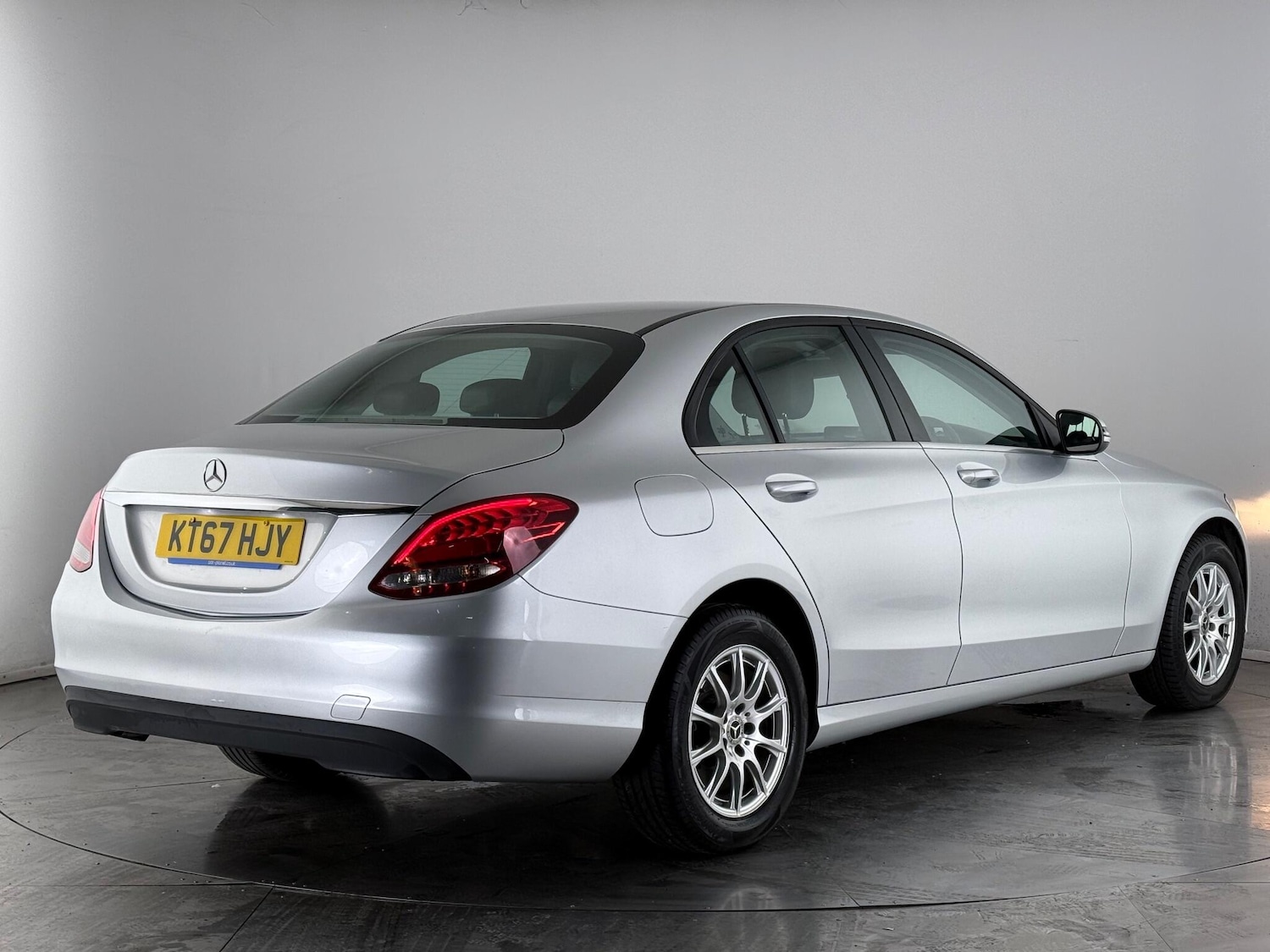 Used Mercedes-Benz C Class 2017 for sale - 77246548: Photo 4