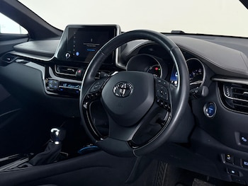 Used Toyota C-HR 2023 for sale - 79426857: Photo