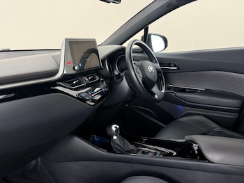 Used Toyota C-HR 2023 for sale - 79426857: Photo