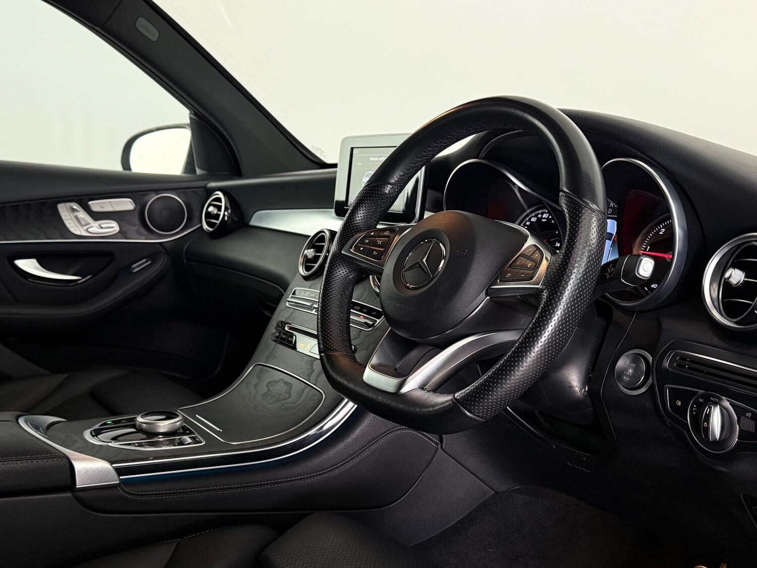 Used Mercedes-Benz GLC 2018 for sale - 76802379: Photo 25