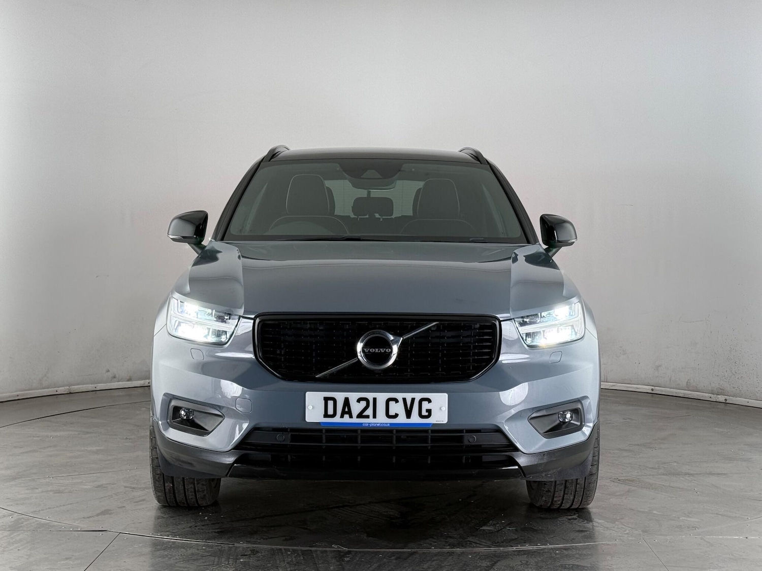 Used Volvo XC40 2021 for sale - 77268221: Photo 2