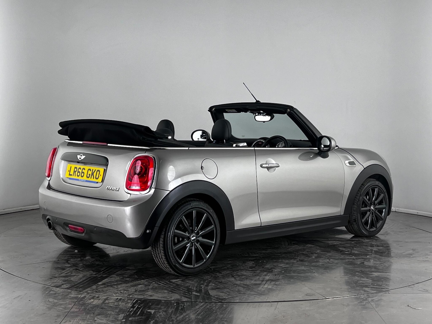 Used MINI Convertible 2016 for sale - 77182564: Photo 4