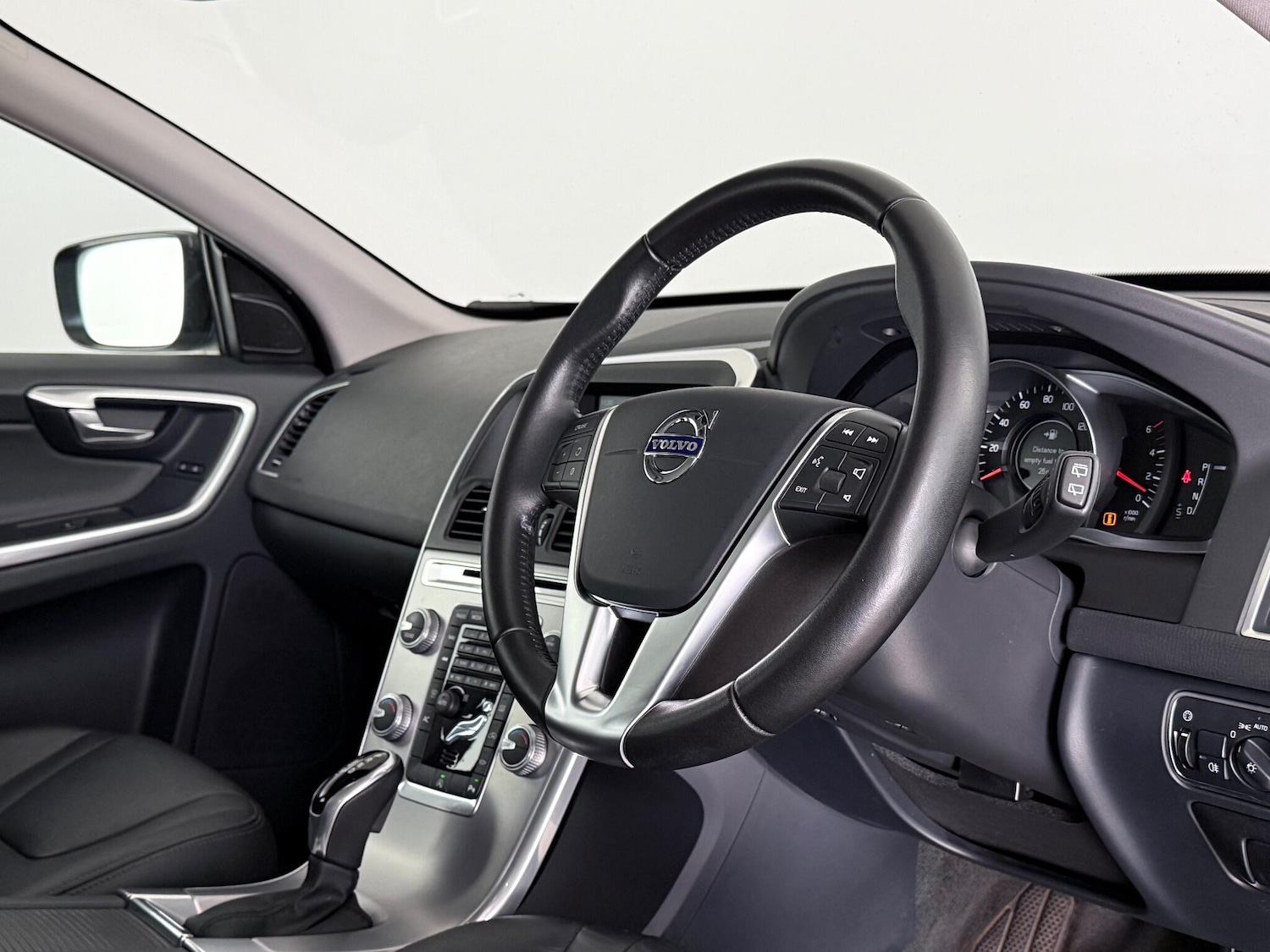 Used Volvo XC60 2017 for sale - 77221797: Photo 12