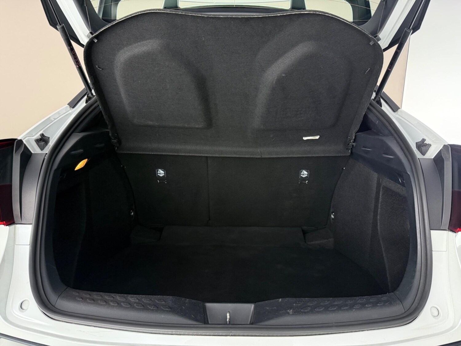 Used Toyota C-HR 2023 for sale - 78065043: Photo 11