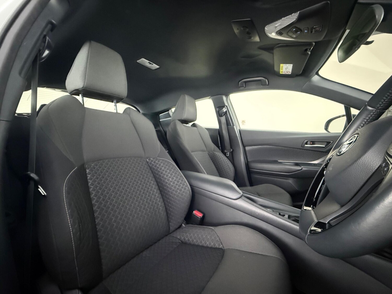 Used Toyota C-HR 2023 for sale - 78065043: Photo 12