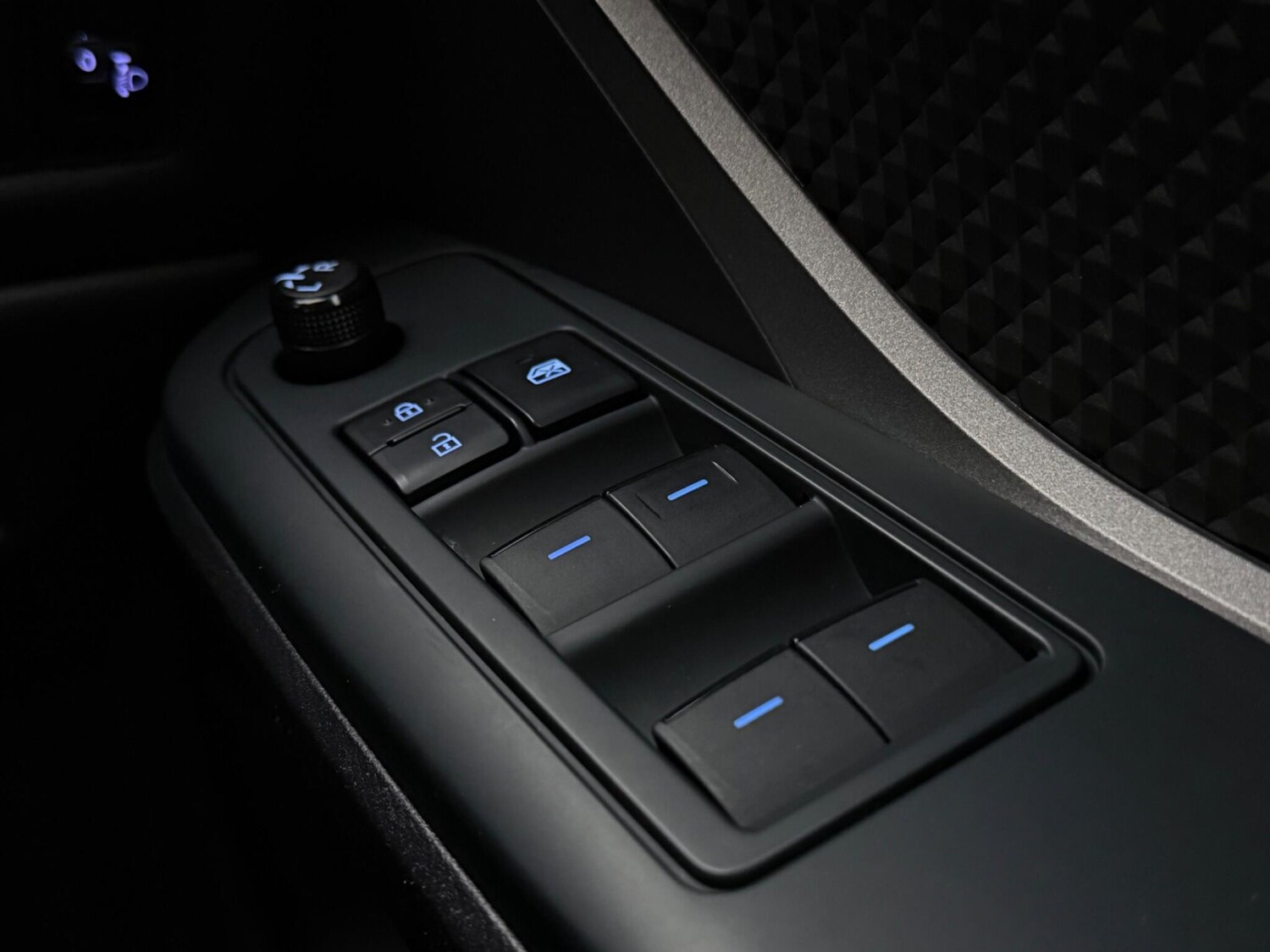 Used Toyota C-HR 2023 for sale - 78065043: Photo 29