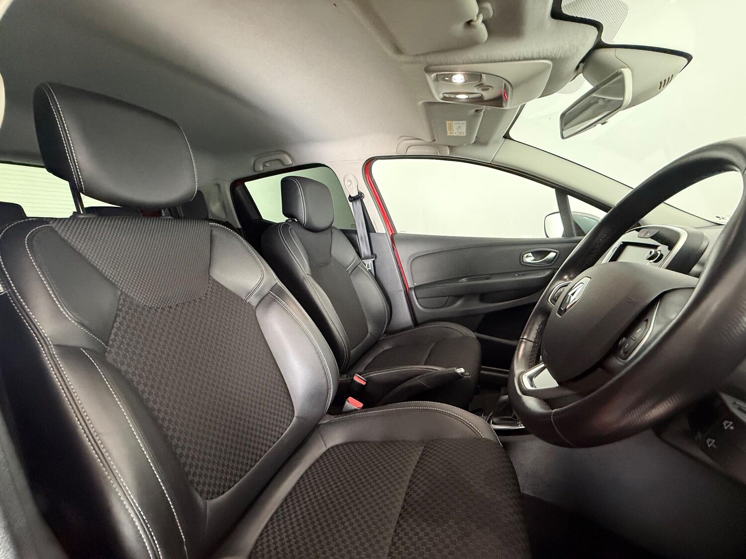 Used Renault Clio 2019 for sale - 77246734: Photo 11