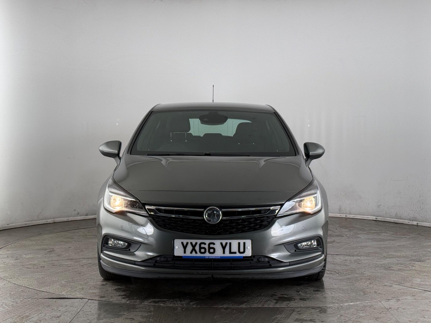 Used Vauxhall Astra 2016 for sale - 77629859: Photo 2