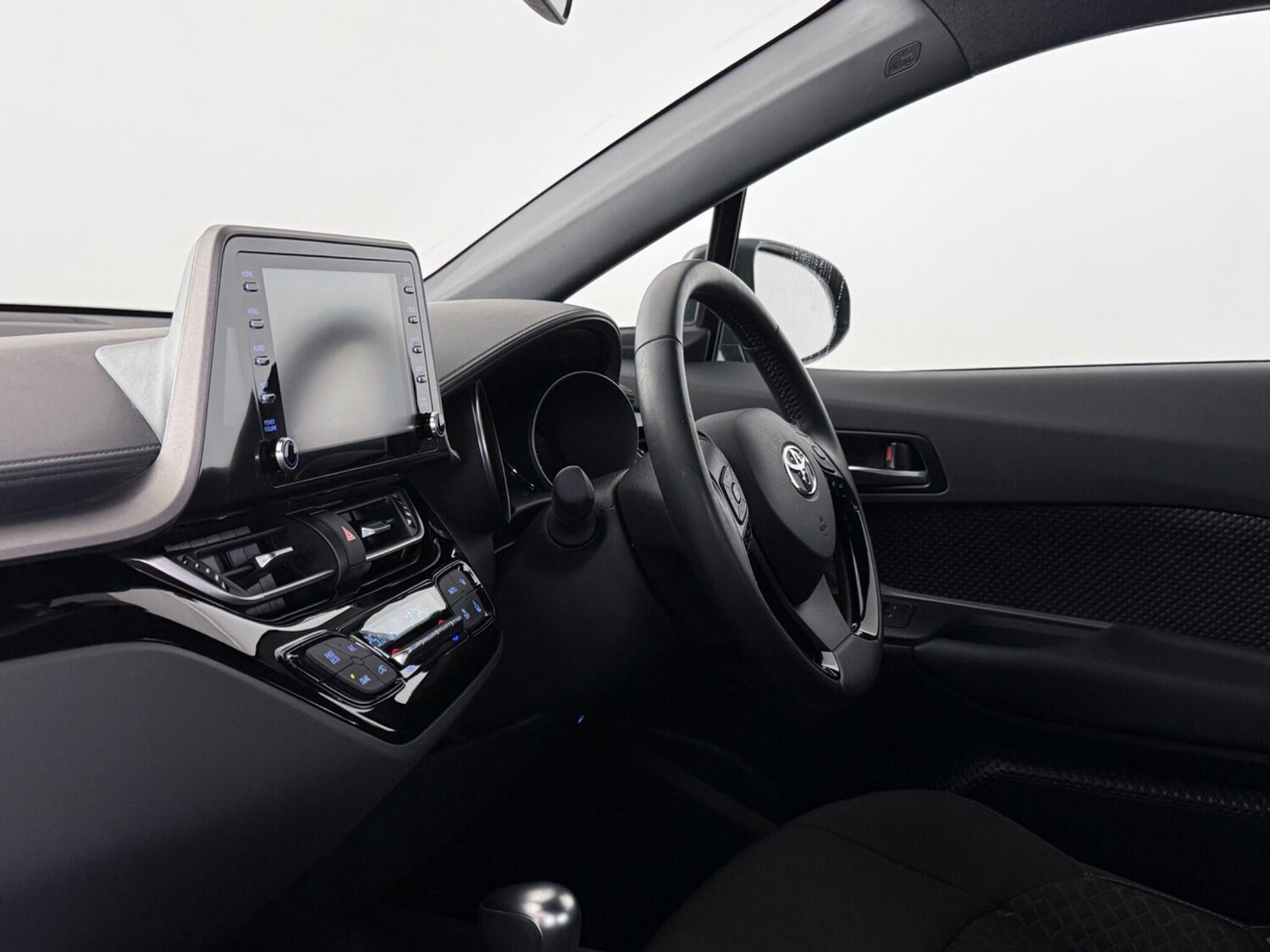 Used Toyota C-HR 2023 for sale - 77940882: Photo 11