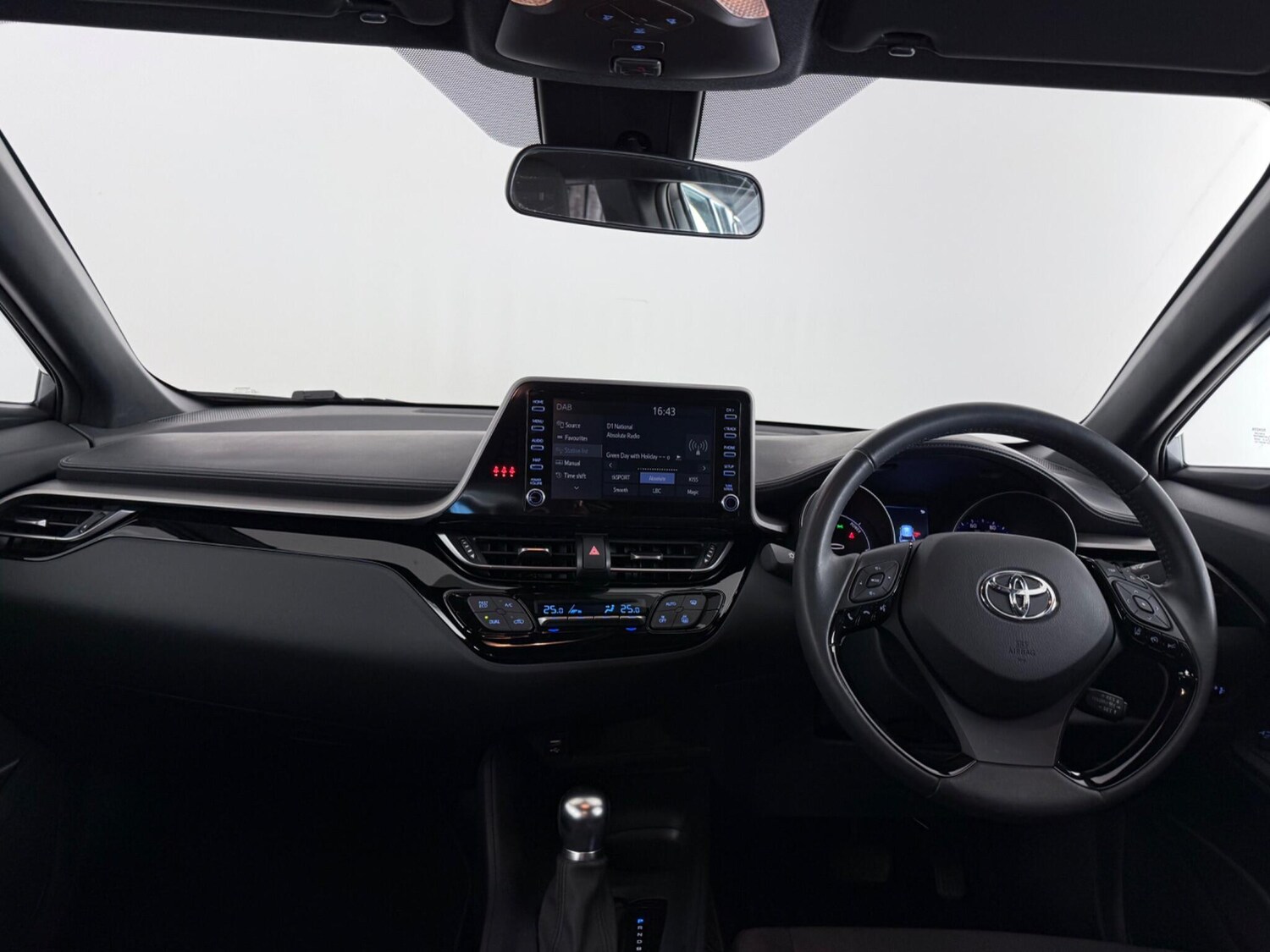 Used Toyota C-HR 2023 for sale - 77940882: Photo 12