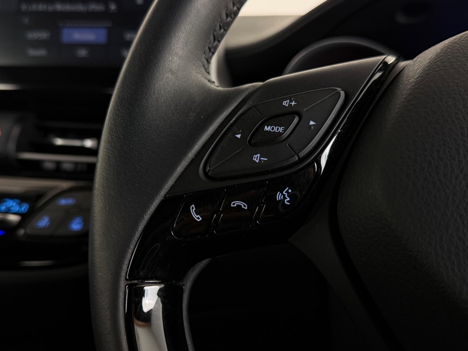 Used Toyota C-HR 2023 for sale - 77940882: Photo 14