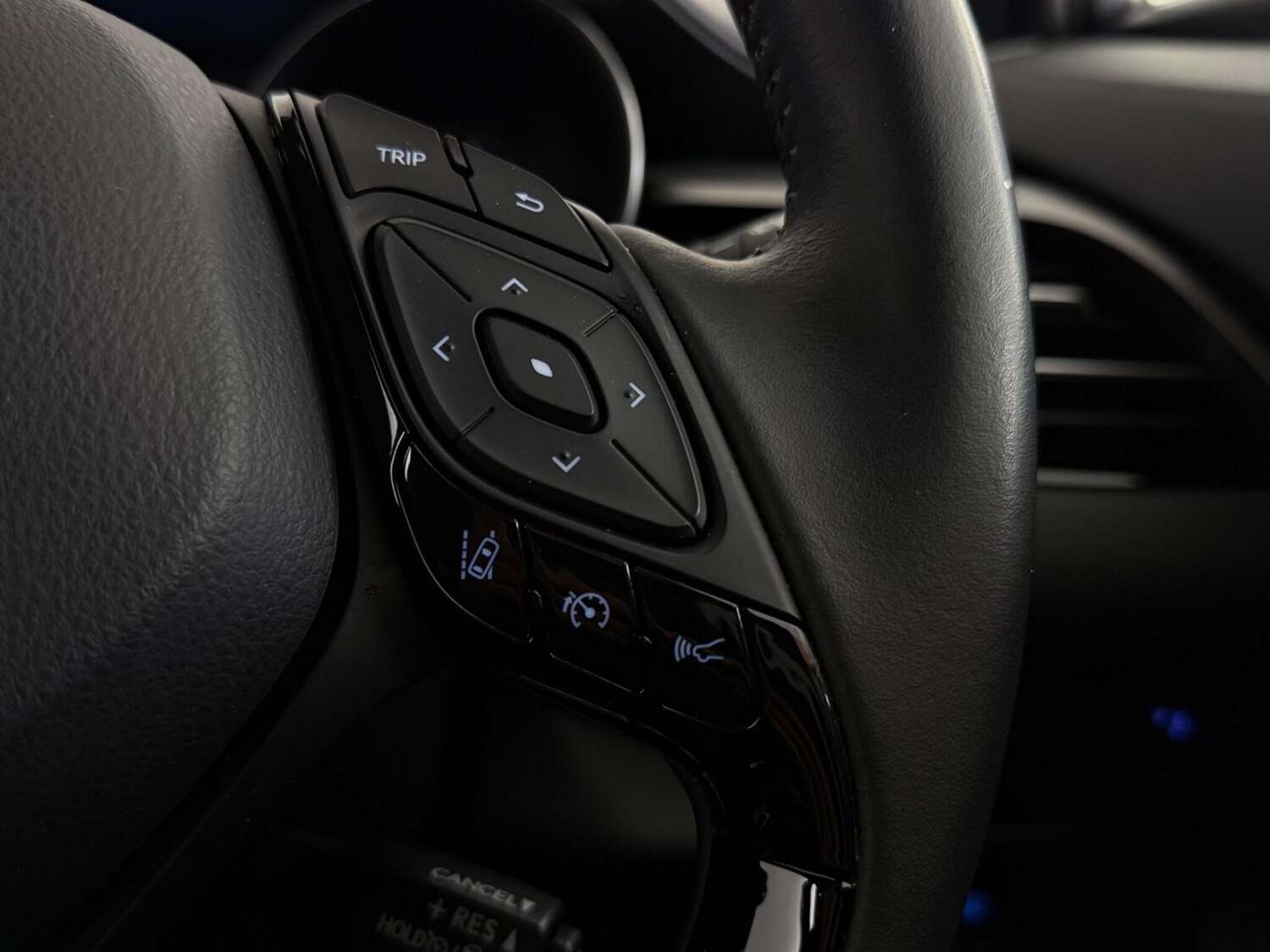 Used Toyota C-HR 2023 for sale - 77940882: Photo 15