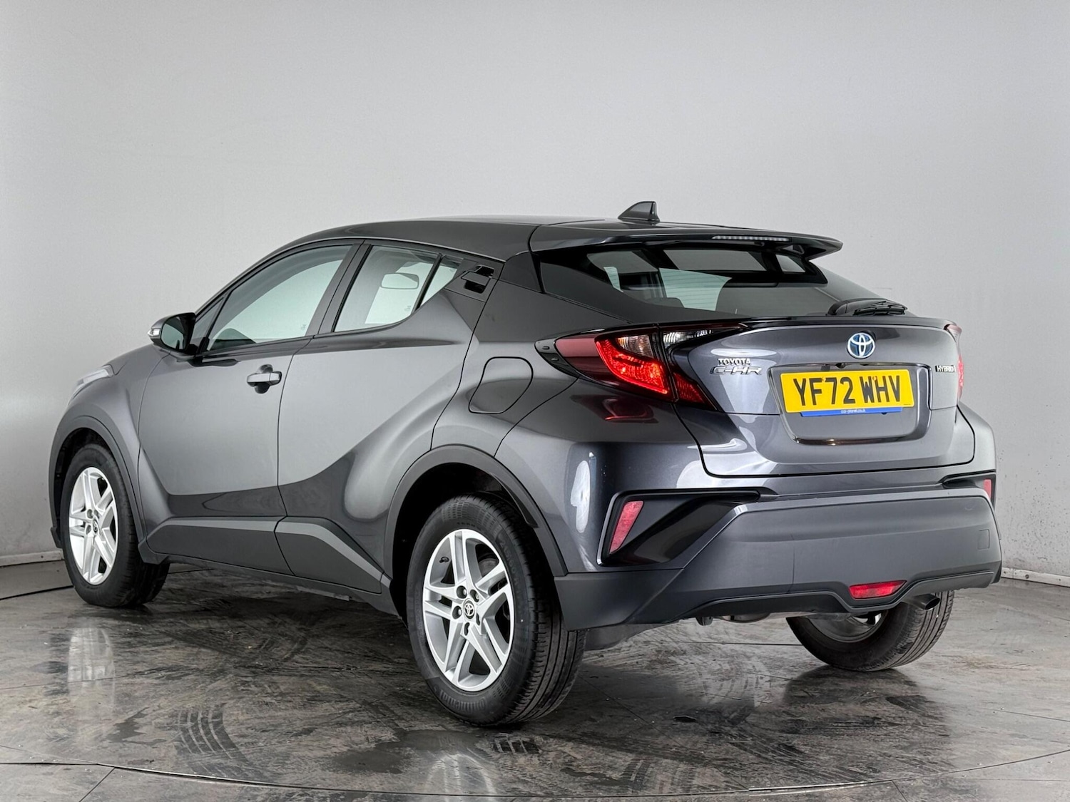 Used Toyota C-HR 2023 for sale - 77940882: Photo 2