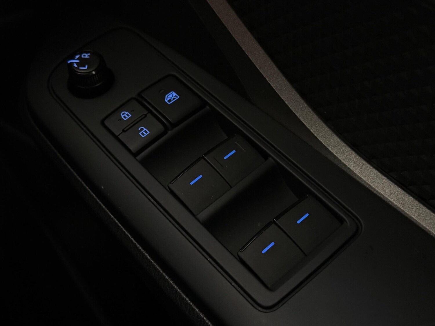 Used Toyota C-HR 2023 for sale - 77940882: Photo 22