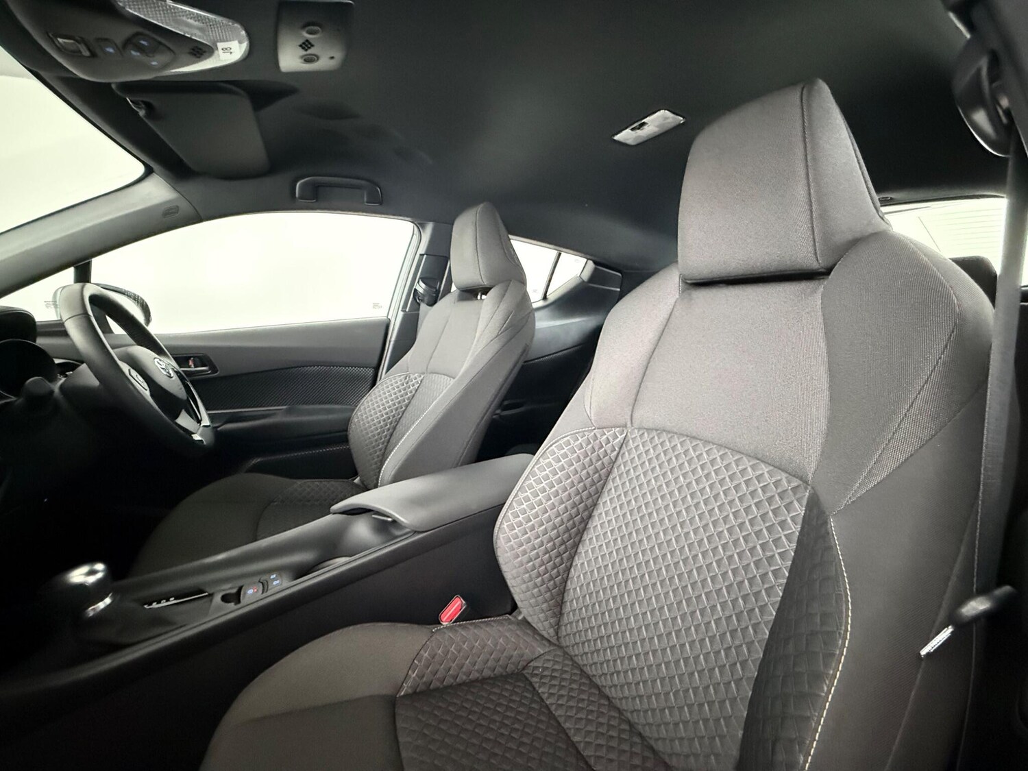 Used Toyota C-HR 2023 for sale - 77940882: Photo 8