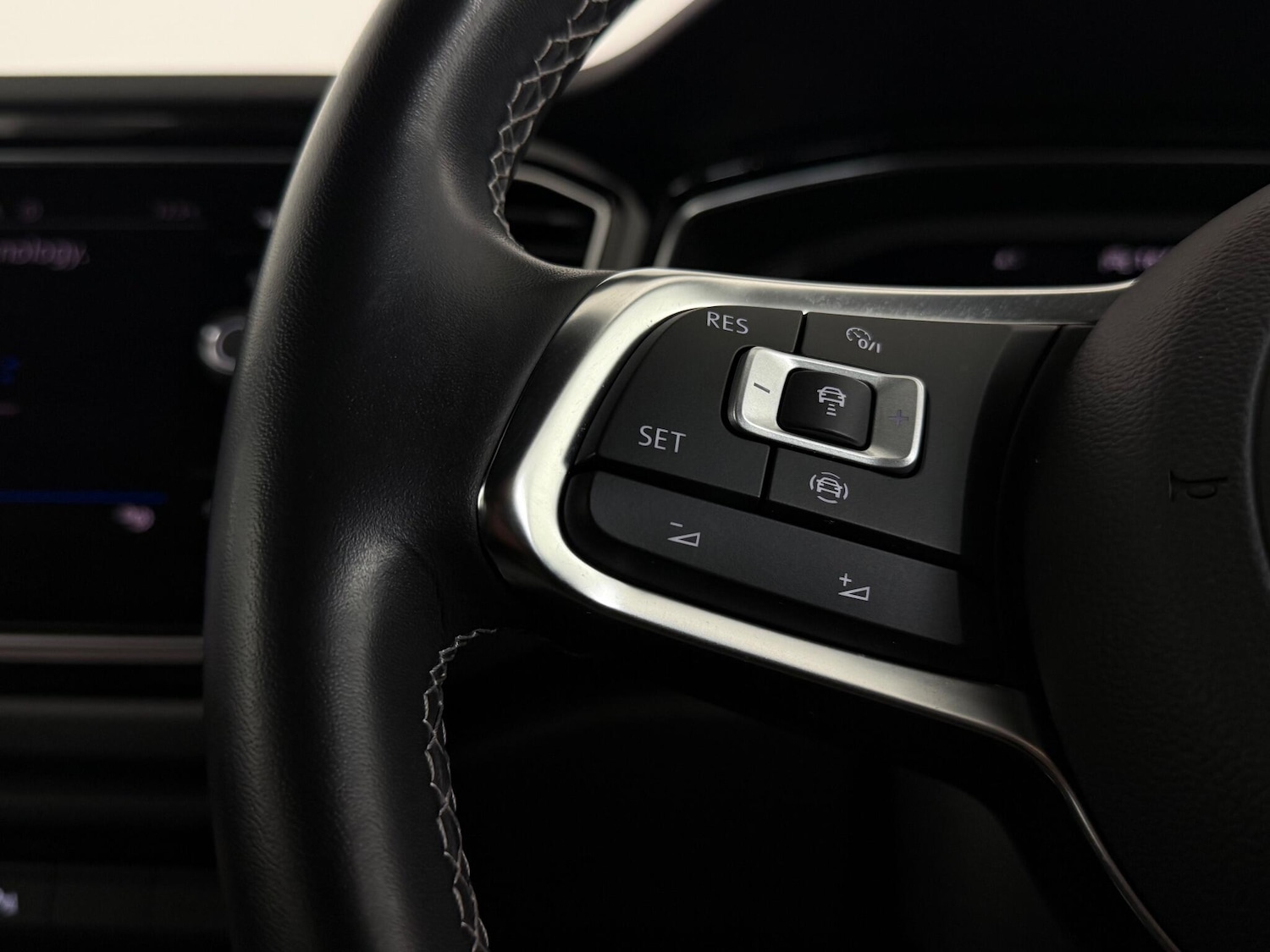 Used Volkswagen T-Roc 2020 for sale - 76467230: Photo 24